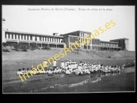 Gorliz - Sanatorio Marino. Grupo de niños en la playa