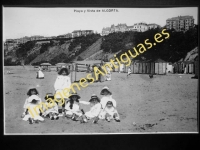 Algorta - Playa de Ereaga, bañistas y vista de Algorta