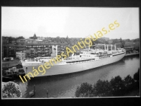 Bilbao - Barco Ciudad de Toledo en el Muelle de Uribitarte