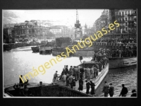 Bilbao - Gabarras en la Ría para el paso