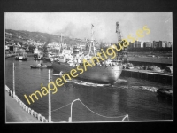 Bilbao - La Ría frente a la Avenida de las Universidades, barco