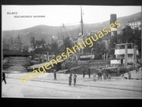 Bilbao - Muelle de Uribitarte, descargando maderas