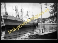 Bilbao - Muelle de Uribitarte, barco Pedro de Valdivia