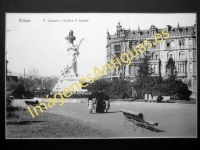 Bilbao - Palacio Chávarri y Estátua Viuda Epalza