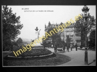 Bilbao - Plaza Elíptica - Estatua de la Viuda de Epalza