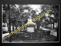 Deva - Alameda y busto de Calbetón