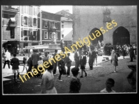 Deva - Iglesia y plaza vieja