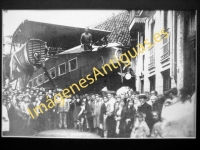 Durango - Avion militar en el pueblo después del bombardeo