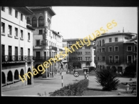 Guernica - Calle Adolfo Urioste y Banco de Vizcaya