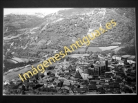 Isaba - Vista general. al fondo Santa Bárbara