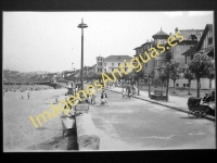 Las Arenas - Chalets y entrada a la Playa