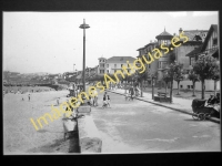 Las Arenas - Chalets y entrada a la Playa