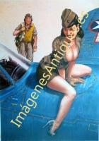MUJER MILITAR EN UN AVION