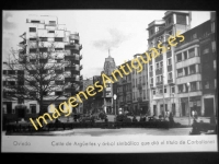 Oviedo - Calle de Argüelles y árbol simbólico