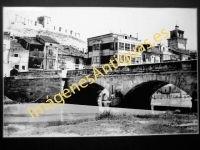 Peñafiel - puente sobre el río Duratón al fondo el Castillo