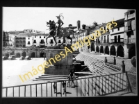 Trujillo - Plaza Mayor y estatua de Francisco Pizarro