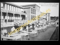 Gorliz - Sanatorio Marino. Baño de sol en la esplanada