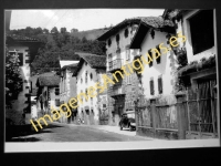 Sumbilla - Calle Mayor y paísaje vasco