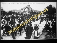 Urquiola - Desfile del Ayuntamiento con los "Espatadantzaris"
