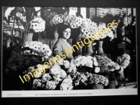 Valencia - Una hermosa florista en el mercado de flores